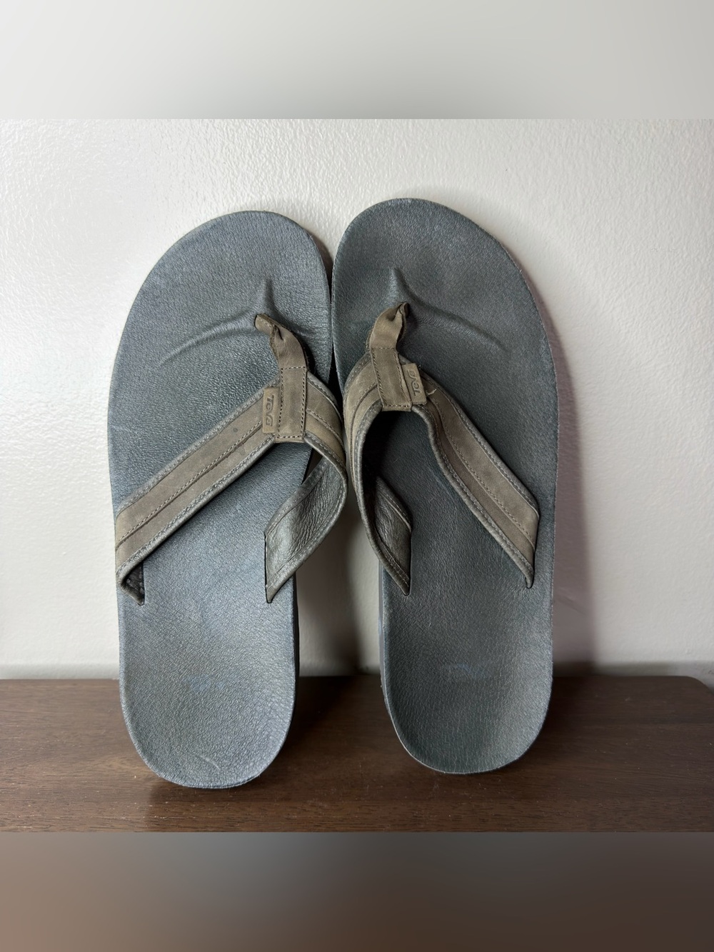 Teva Azure Gray Leather Flip Flop Sandals 12 Mens - Picture 5 of 7